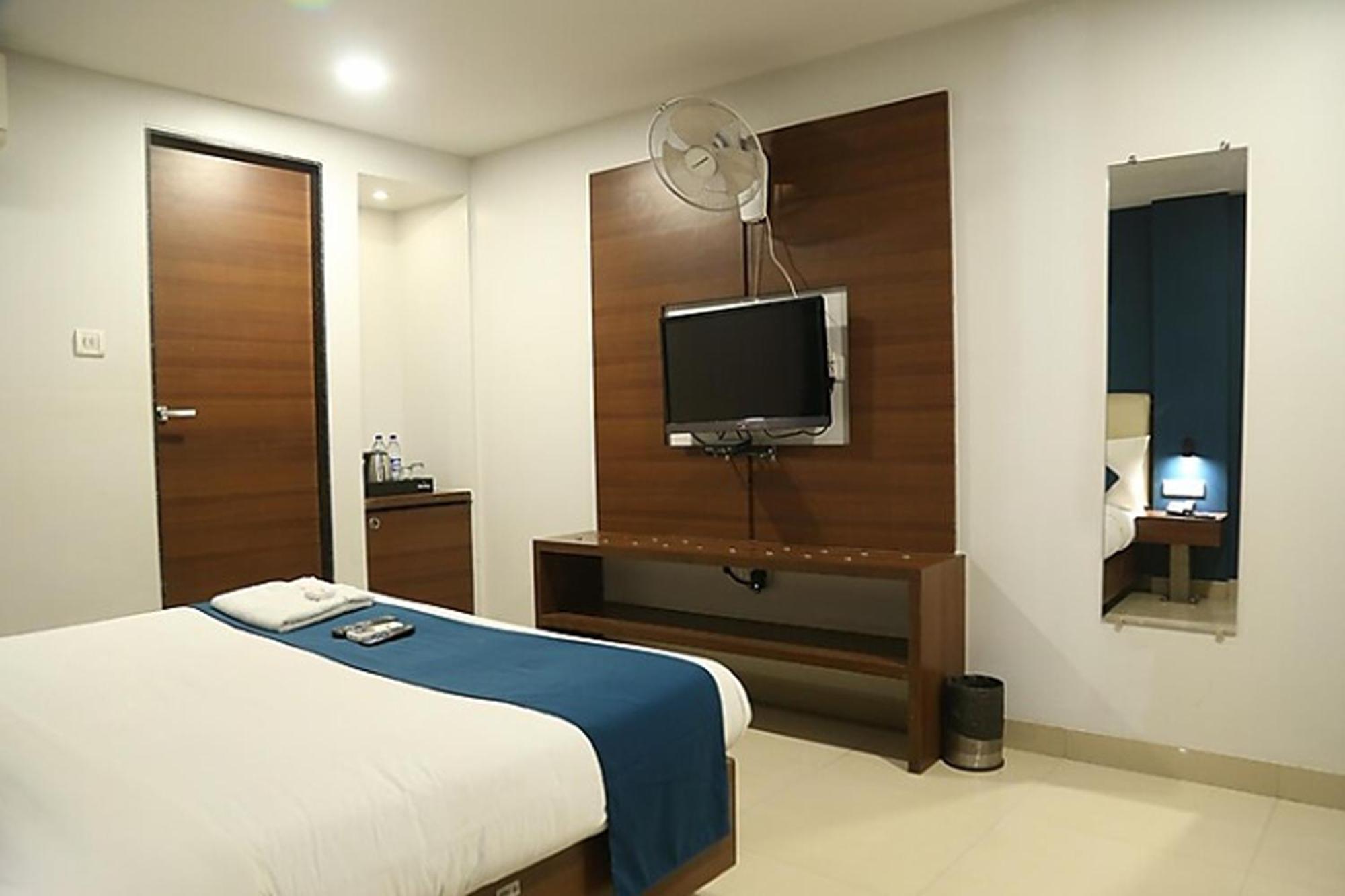 Hotel Concord Galaxy Mumbai Exterior photo